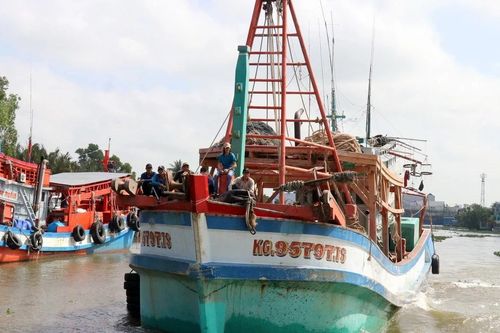 Kiên Giang: Ngư dân phấn khởi ra khơi đầu năm với nguồn năng lượng mới