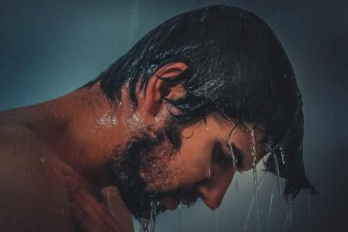 Người vợ đâm đơn ly hôn vì chồng quá lười tắm