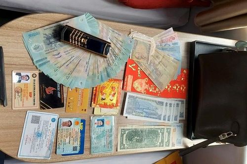 Nhân viên đường sắt trả lại nhiều tài sản có giá trị khách bỏ quên trên tàu
