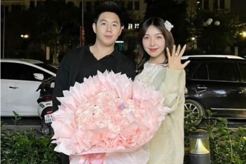 Hot TikToker Chu Tiểu Han được cầu hôn sau hơn 6 tháng chia tay bạn trai cũ: Người mới được khen có tướng phu thê