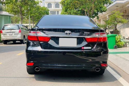 Toyota Camry 'full option' lăn bánh 4 năm mất giá ngang một chiếc Hyundai Creta