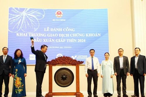 Chứng khoán tăng 'tưng bừng' trong phiên khai Xuân Giáp Thìn