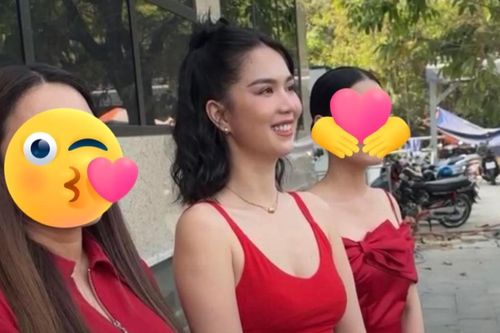 Ngọc Trinh xuất hiện trong livestream sáng mùng 10 Tết, nhan sắc qua cam thường gây chú ý