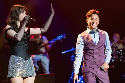 Ngô Kiến Huy chạy show cùng Đông Nhi, được khán giả làm điều đặc biệt sau khi hát