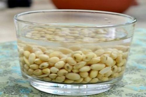 Những lý do nên ngâm các loại hạt và trái cây khô trước khi chế biến