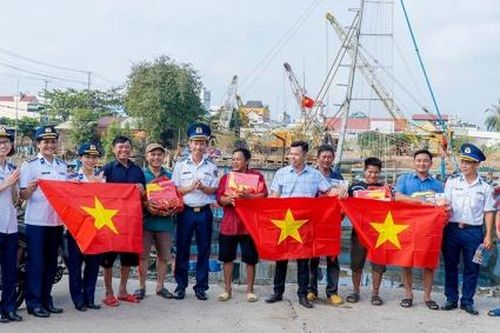 Hỗ trợ tích cực cho ngư dân bám biển
