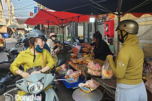 Heo quay, cá lóc nướng dịp vía thần Tài bán chậm hơn năm ngoái