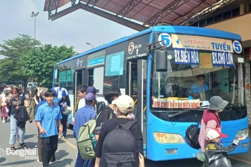 Khách đi lại bằng xe buýt trong dịp tết tăng nhẹ, đạt hơn 268 ngàn lượt