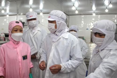 Liên đoàn Lao động tỉnh: Thăm, trao 158 suất quà cho công nhân tại 2 doanh nghiệp ở Khu công nghiệp Suối Dầu