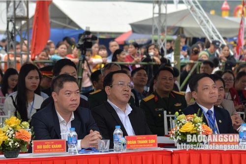 Hơn 10.000 lượt người tham gia lễ hội Trò Ngô