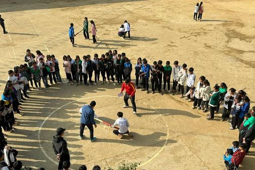 Học sinh Lào Cai trở lại trường sau kỳ nghỉ tết Nguyên đán