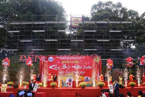 Sôi nổi Ngày hội Khai bút đầu Xuân Giáp Thìn 2024