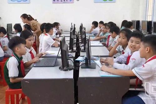Dạy trực tiếp kết hợp trực tuyến: Tạo hứng khởi cho học sinh