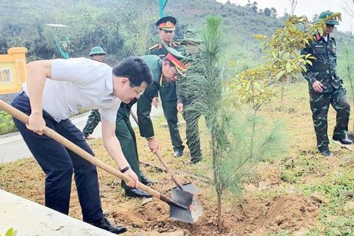 Tu bổ, trồng cây xanh tại Nhà tưởng niệm liệt sĩ ở Tiểu khu 67