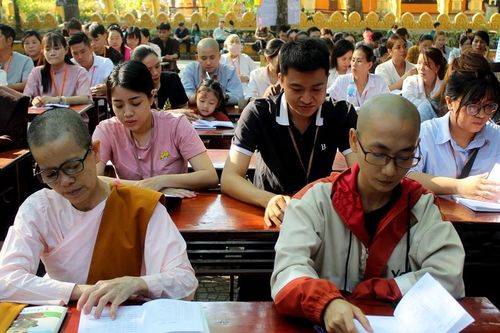 Đồng Nai: 'Một ngày bình yên' lần II tại thiền viện Phước Sơn học kinh Pháp cú