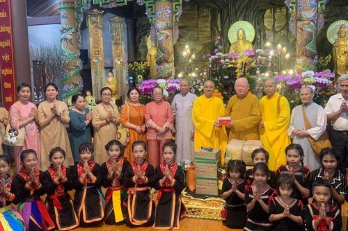 Đắk Lắk: Hòa thượng Thích Duy Trấn thăm, cúng dường các chùa đầu Xuân Giáp Thìn