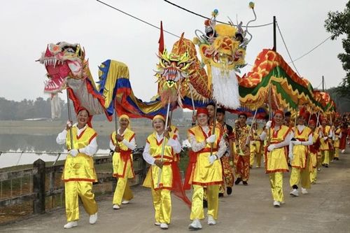 Ninh Bình: Khai hội truyền thống động Hoa Lư