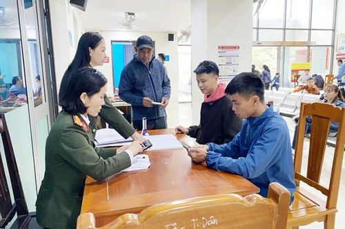 Ghi ở Trung tâm hành chính công Công an Thanh Hóa những ngày đầu năm