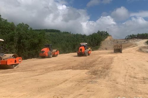 Khí thế sôi động trên công trường cao tốc Bắc - Nam qua Phú Yên