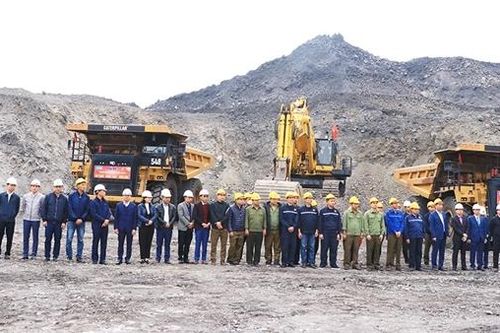 Các đơn vị của TKV đồng loạt ra quân sản xuất với khí thế mới