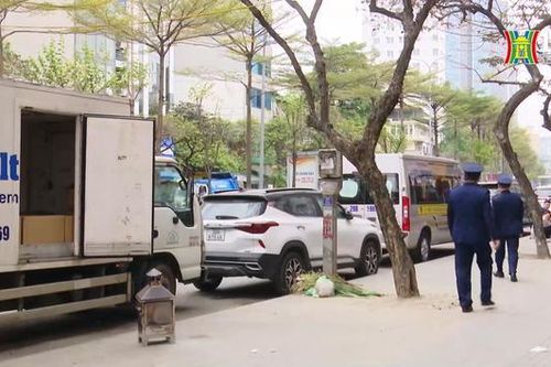 Hà Nội xử lý nghiêm ô tô dừng, đỗ sai quy định
