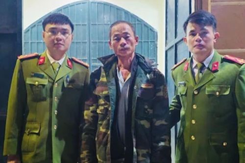 Bị kiểm tra nồng độ cồn, người đàn ông đánh, chửi công an
