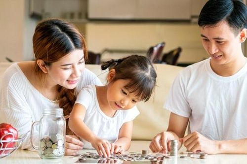 Chia sẻ câu chuyện về những cá nhân thành công, giàu có để dạy con về tiền bạc nhưng bố mẹ không biết đó là sai lầm