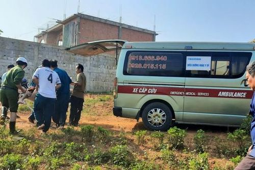 Tìm thấy người đàn ông còn sống ở dưới suối sau nhiều ngày mất tích