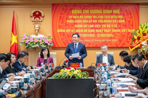 Chủ tịch Quốc hội: Ngành y tế đã vượt qua giai đoạn khó khăn nhất