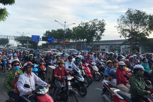 Đề xuất thay thế 16 tín hiệu đèn giao thông ở quanh sân bay Tân Sơn Nhất