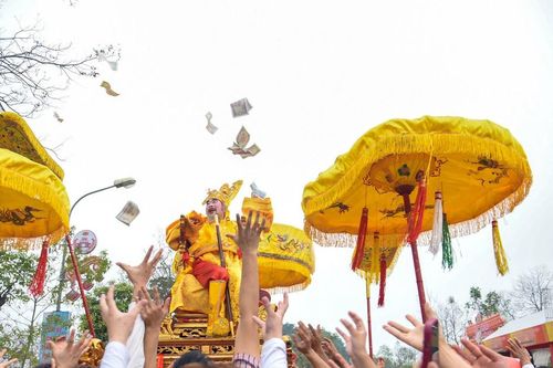 Hà Nội: Độc đáo lễ hội rước 'vua, chúa' sống tại hội đền Sái