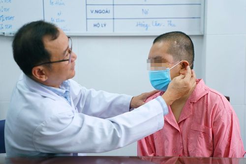 Cô gái nhập viện với phần da đầu bị lóc toàn bộ