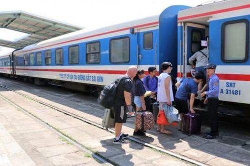 Đường sắt chạy thêm tàu phục vụ hành khách đi lại sau nghỉ Tết