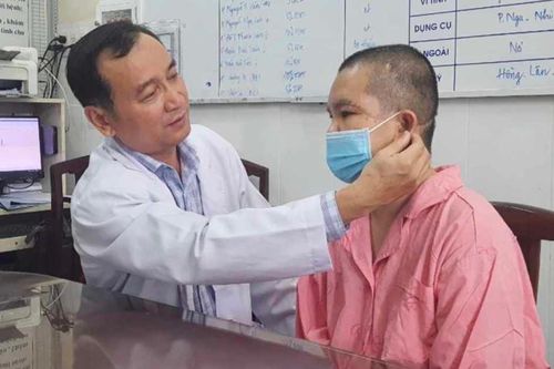 Phẫu thuật thành công cho nữ công nhân bị tai nạn lột toàn bộ da đầu