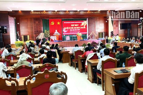 Đội ngũ trí thức, văn nghệ sĩ, báo giới có nhiều cống hiến quan trọng trong sự phát triển của tỉnh Đắk Lắk
