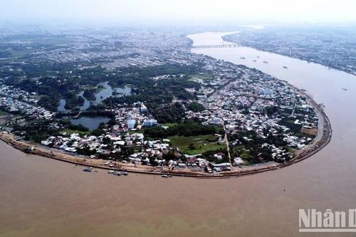 Đẩy nhanh tiến độ thi công đường, kè ven sông Đồng Nai