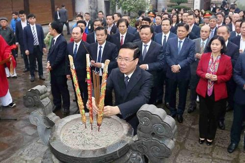 Chủ tịch nước Võ Văn Thưởng dâng hương tưởng niệm Đức Vua An Dương Vương tại di tích Cổ Loa
