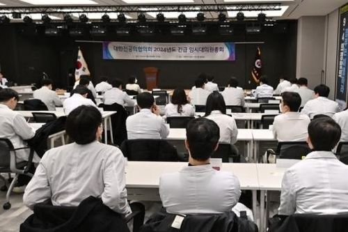 Y tế Hàn Quốc rơi vào cảnh 'dầu sôi lửa bỏng', hàng nghìn bác sĩ nội trú đình công, Tổng thống chỉ đạo khẩn