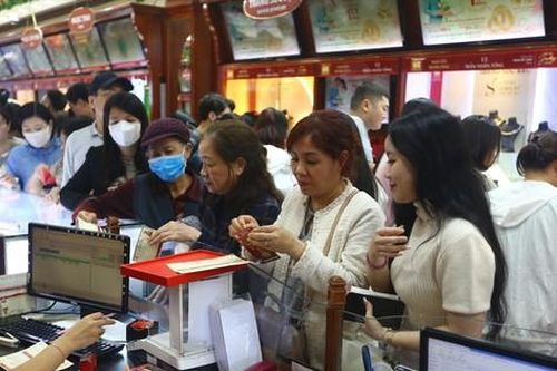 Biết lỗ vẫn đổ xô mua vàng