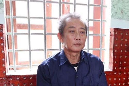 Ghen tuông, chồng dùng dao cắt cổ vợ