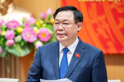 Chủ tịch Quốc hội: Đãi ngộ phù hợp với cán bộ y tế khi cải cách tiền lương
