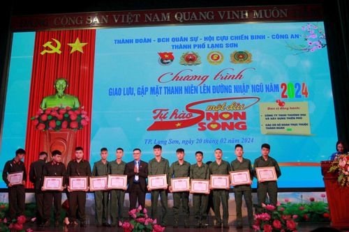 Động viên tuổi trẻ lên đường nhập ngũ