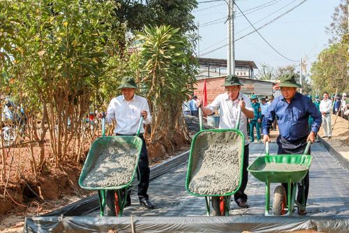 Toàn tỉnh Kon Tum ra quân xây dựng nông thôn mới, đô thị văn minh