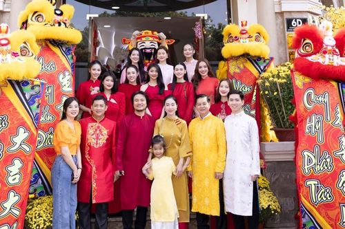 Dàn hoa hậu, á hậu rạng rỡ trong buổi khai trương công ty Sen Vàng