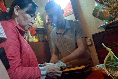 Tái diễn mua bán ấn tại đền Bảo Lộc dù có chỉ đạo chấm dứt 'đóng ấn thu tiền'