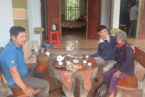 Xử lý nhóm người ăn xin trước cổng đền ở Thanh Hóa