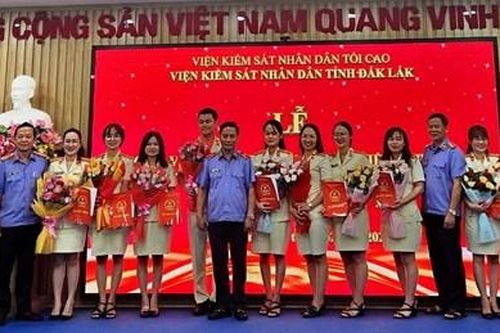 VKSND tỉnh Đắk Lắk trao quyết định bổ nhiệm Kiểm sát viên