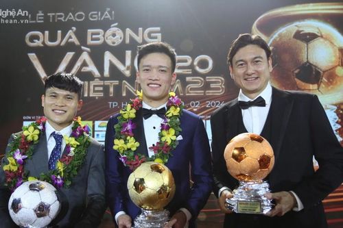 Tiền vệ Hoàng Đức giành danh hiệu Quả bóng Vàng Việt Nam 2023