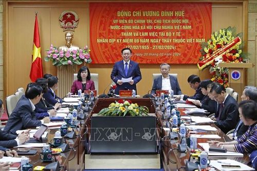 Chủ tịch Quốc hội Vương Đình Huệ thăm, làm việc tại Bộ Y tế