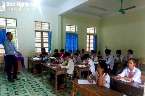 Chăm lo cho học sinh vùng cao trở lại trường sau Tết